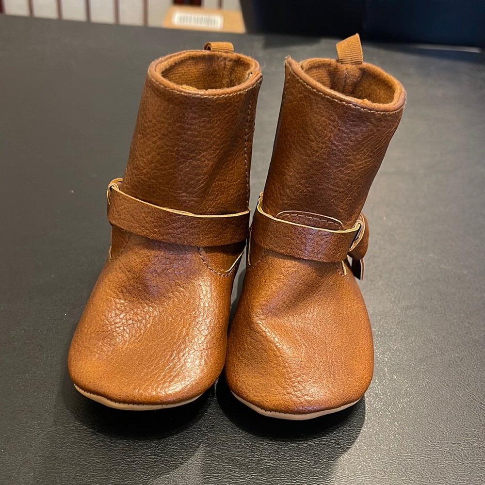 Old Navy Brown Boots size 6-12 months
